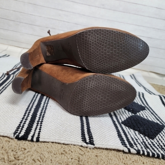 STUART WEITZMAN BROWN SUEDE HEELED BOOTIES, SZ 9.5 / 40 EUR - Picture 11 of 16